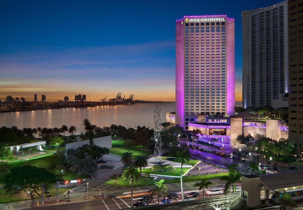 Experience Premier Luxury: Top 7 Hotels in Miami