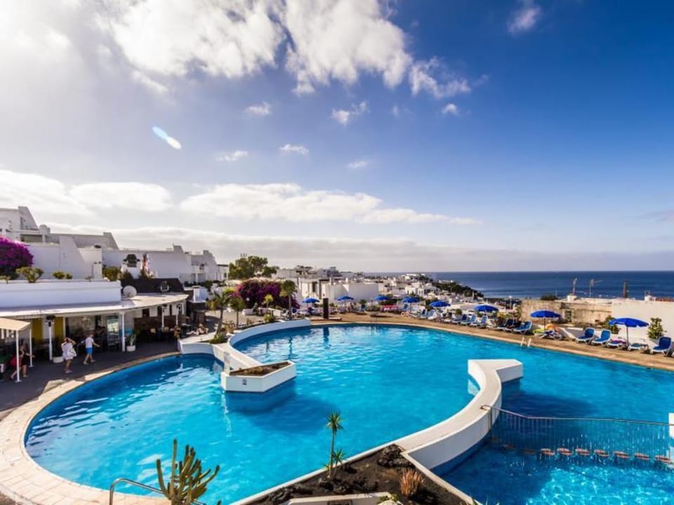 The Ultimate Guide to Lanzarote’s Top 10 Popular Hotels