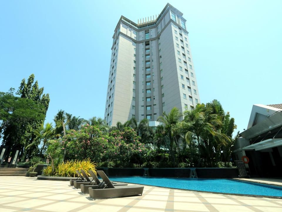 Discover Comfort: Top 7 Four-Star Hotels in Surabaya