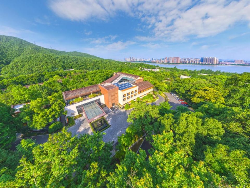 Ultimate Comfort: Hangzhou's Top 5 Luxury Hotels for Families